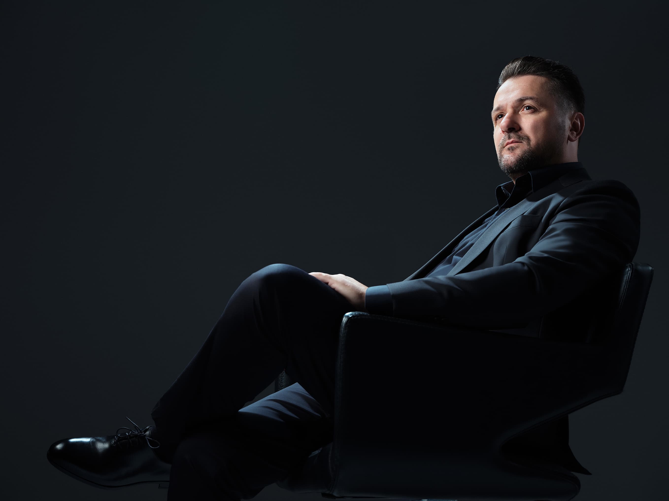 Radu Ionuț, fotografie oficială 6