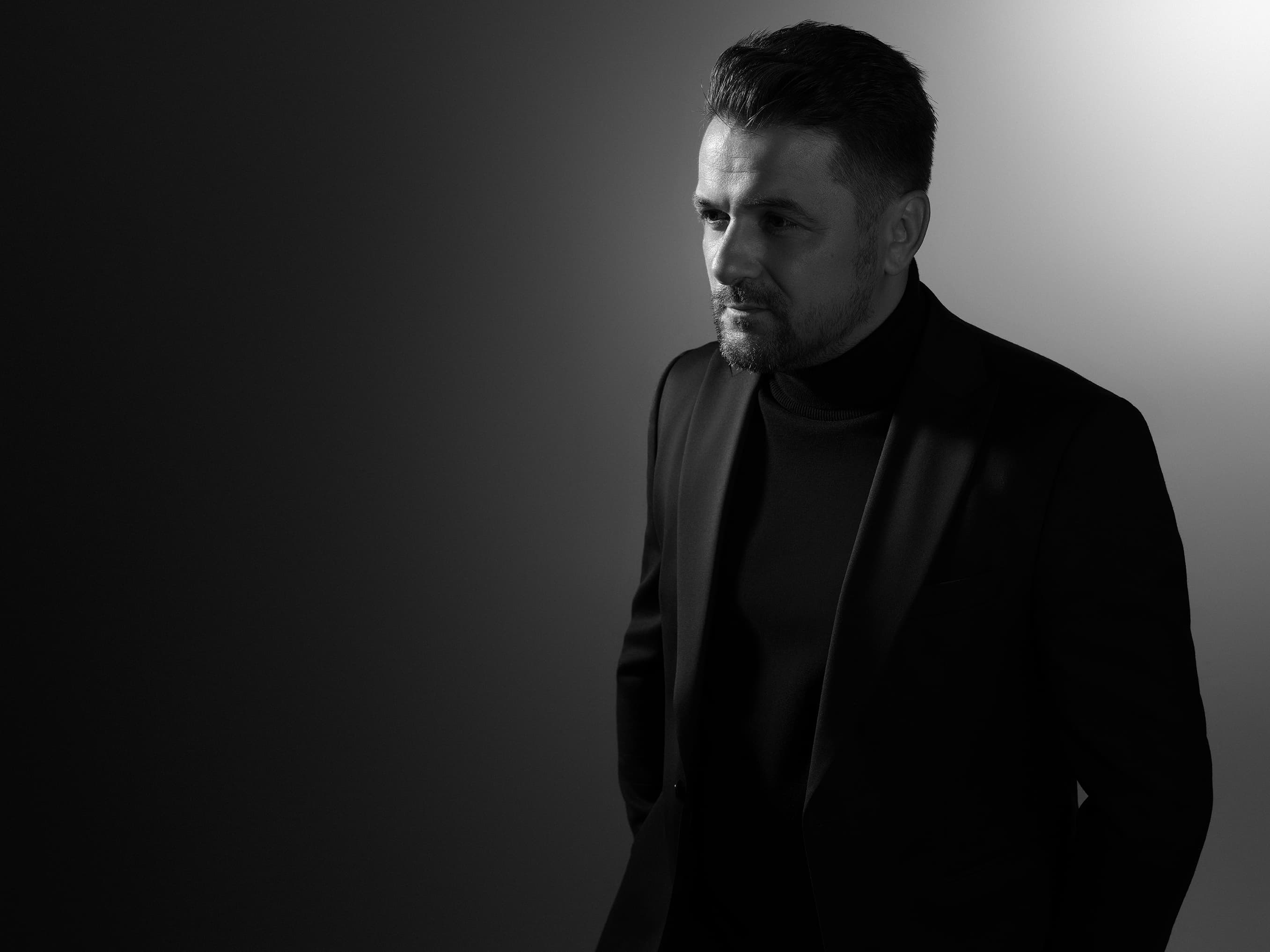 Radu Ionuț, fotografie oficială 13
